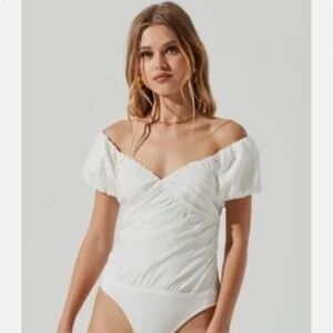 Astr The Label off Shoulder bodysuit size S